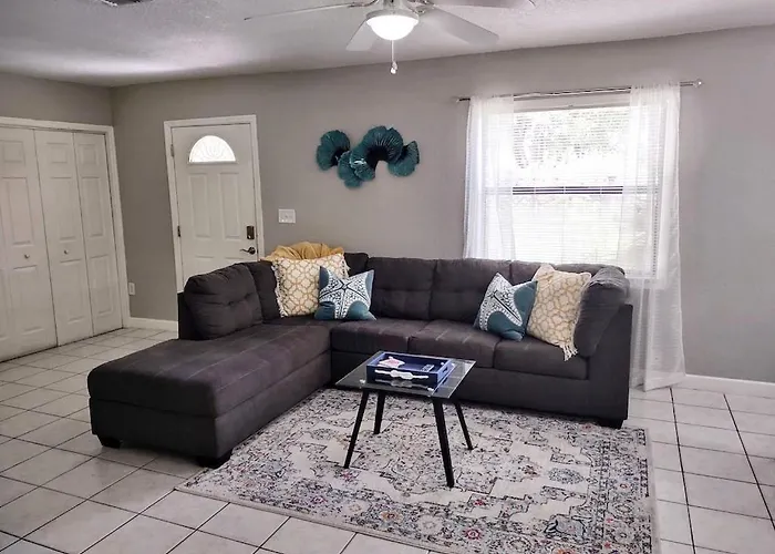 Sunshine Acre 2B 2B King Master Suite, Big Yard
