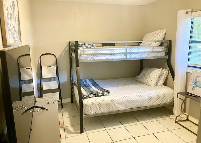 Sunshine Acre 2B 2B King Master Suite, Big Yard