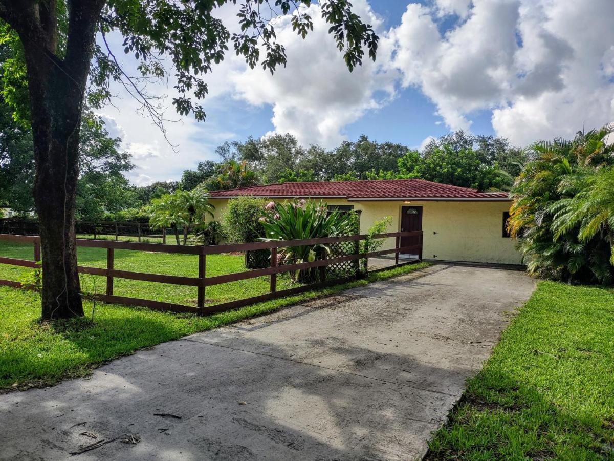 Holiday home Sunshine Acre 2b 2b King Master Suite, Big Yard *