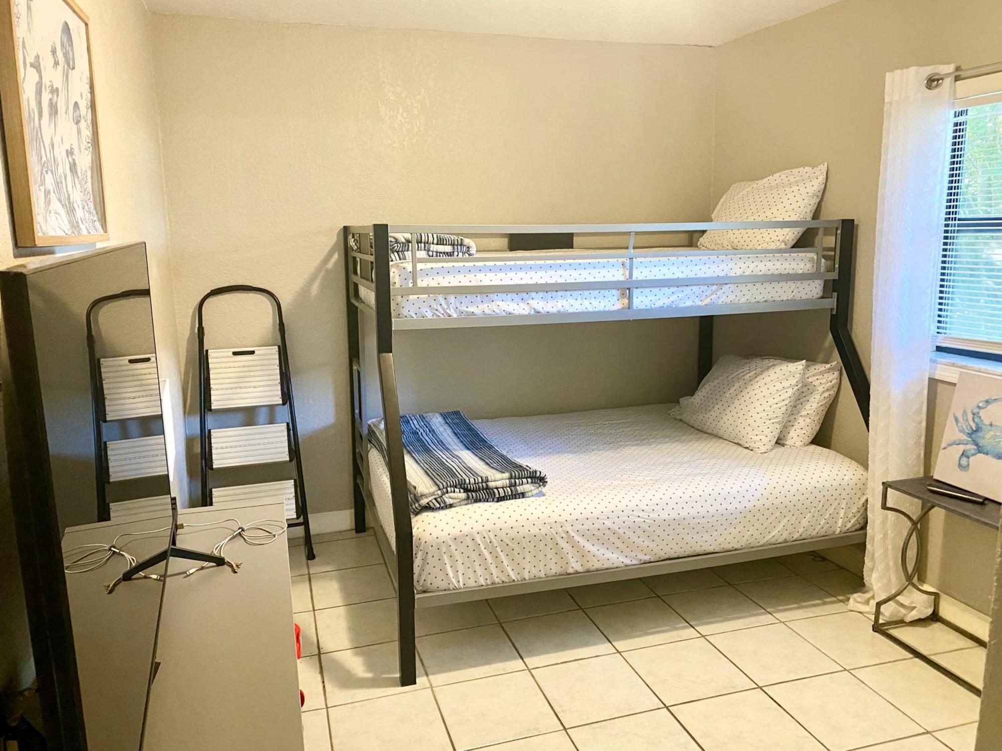 Sunshine Acre 2b 2b King Master Suite, Big Yard *