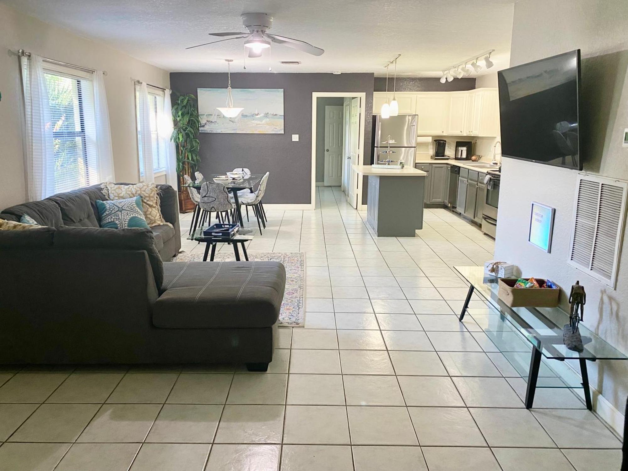 Holiday home Sunshine Acre 2b 2b King Master Suite, Big Yard *