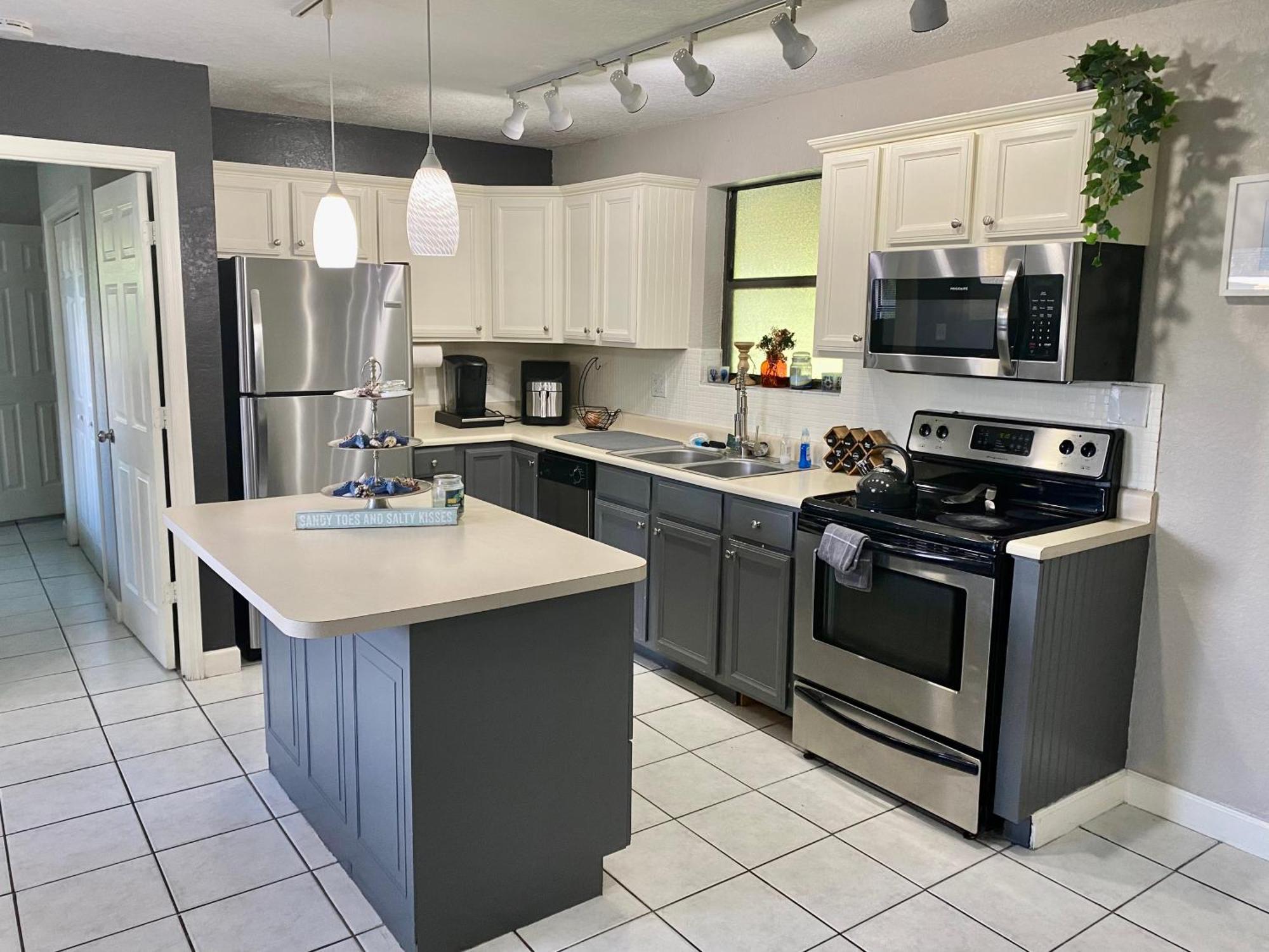 Sunshine Acre 2b 2b King Master Suite, Big Yard Holiday home
